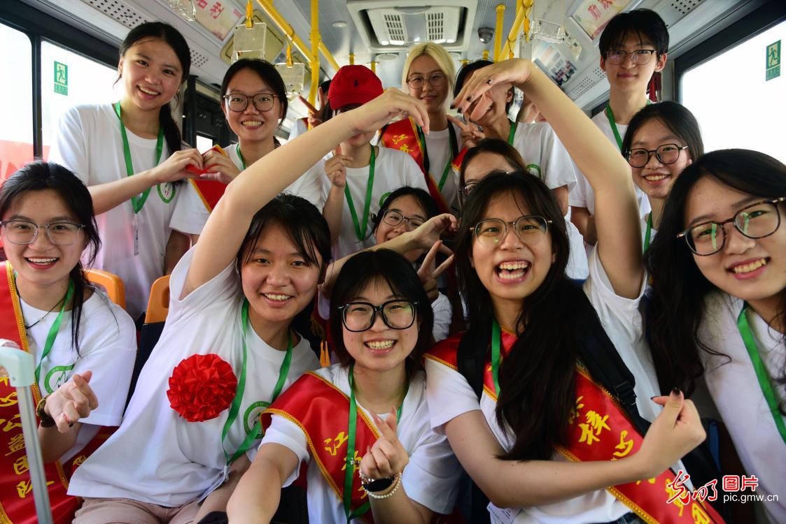 扎根乡土 深耕服务 新时代大学生的盛夏答卷